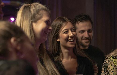 Frauen am Casinotisch